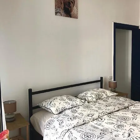 בית הארחה Pranayama Sea View Room- Shared Bathroom *