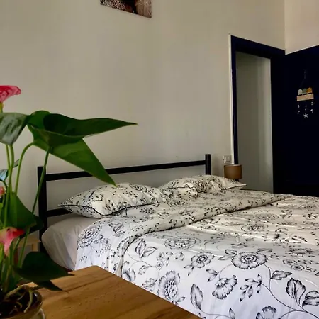 Pranayama Sea View Room- Shared Bathroom Гостевой дом Бари