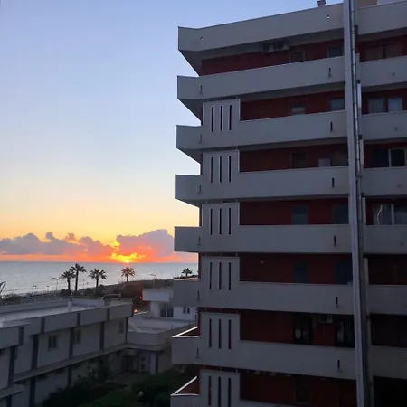 בית הארחה Pranayama Sea View Room- Shared Bathroom *